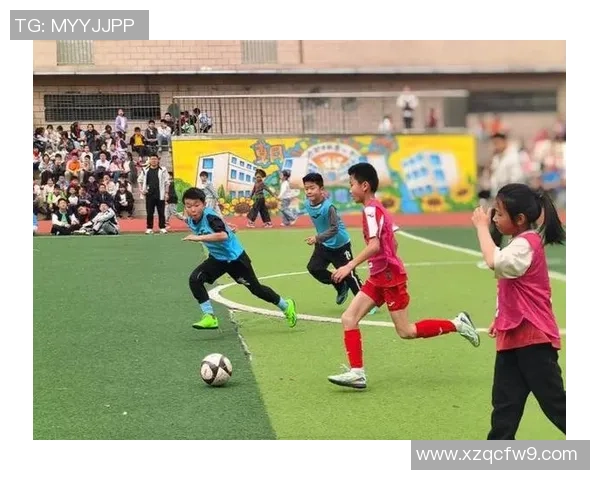 人大附小足球热潮涌动学生们在绿茵场上展现青春风采与团队精神 人大附小足球热潮涌动学生们在绿茵场上展现青春风采与团队精神